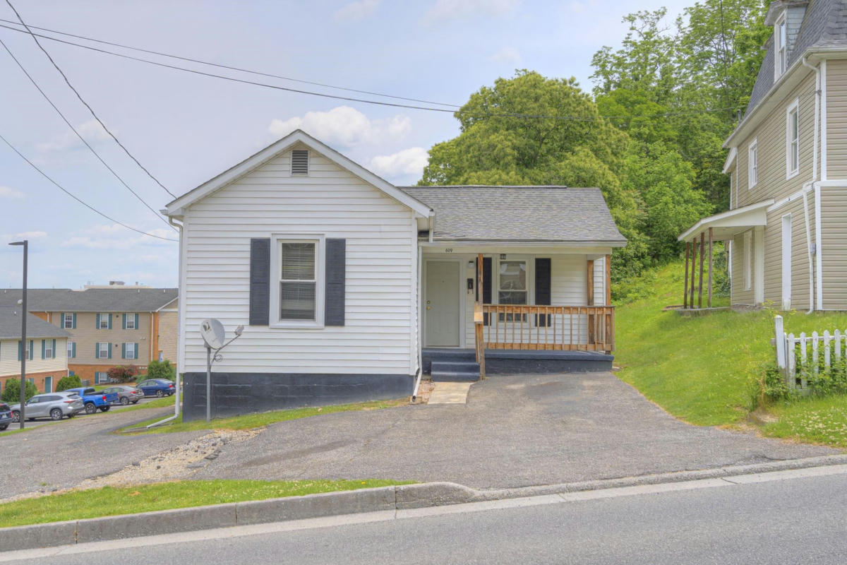 619 2ND AVE, RADFORD, VA 24141, photo 1 of 32